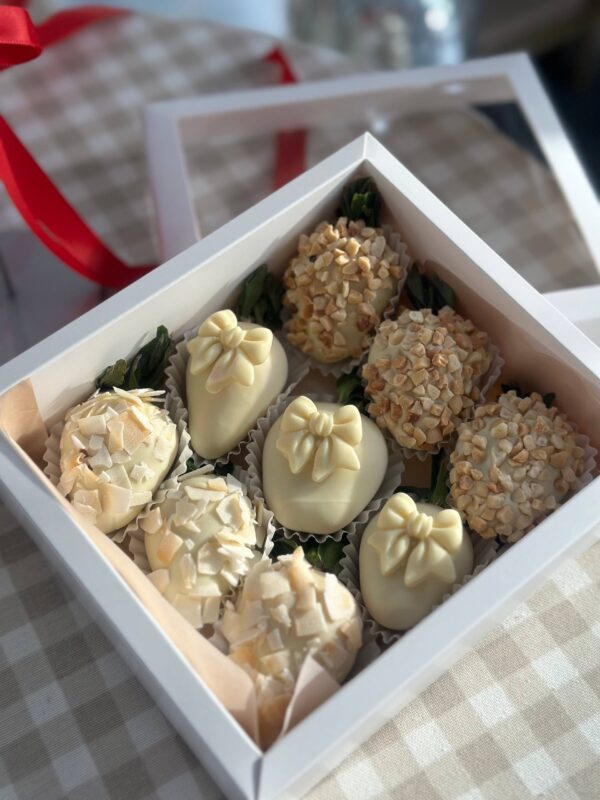 Клубника в шоколаде с бантиками