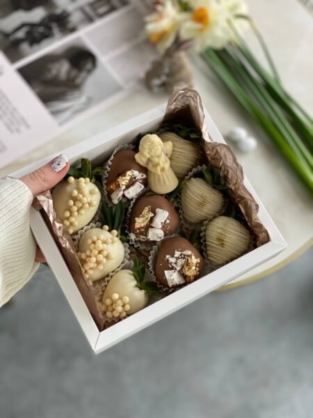 Клубника в шоколаде с ангелочком