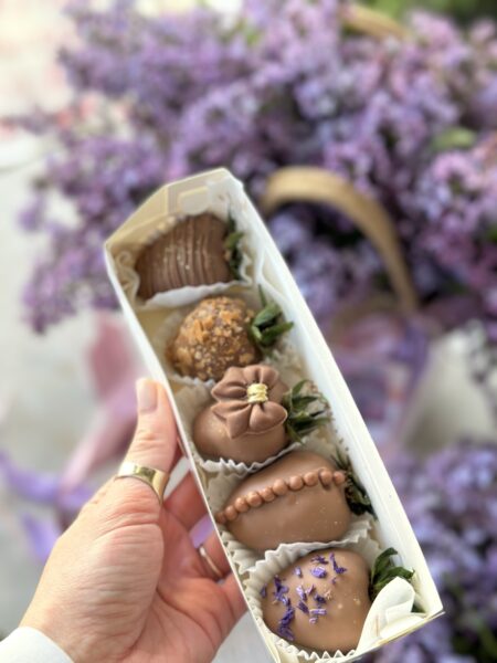 Коробочка с 5 клубниками в шоколаде