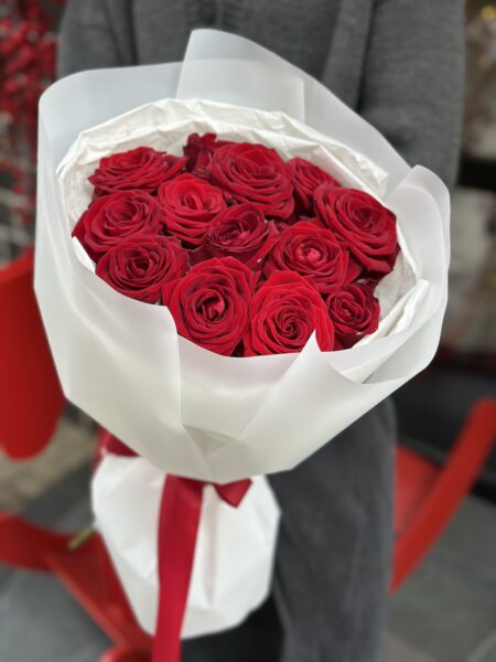 Букет из красных роз Red Naomi
